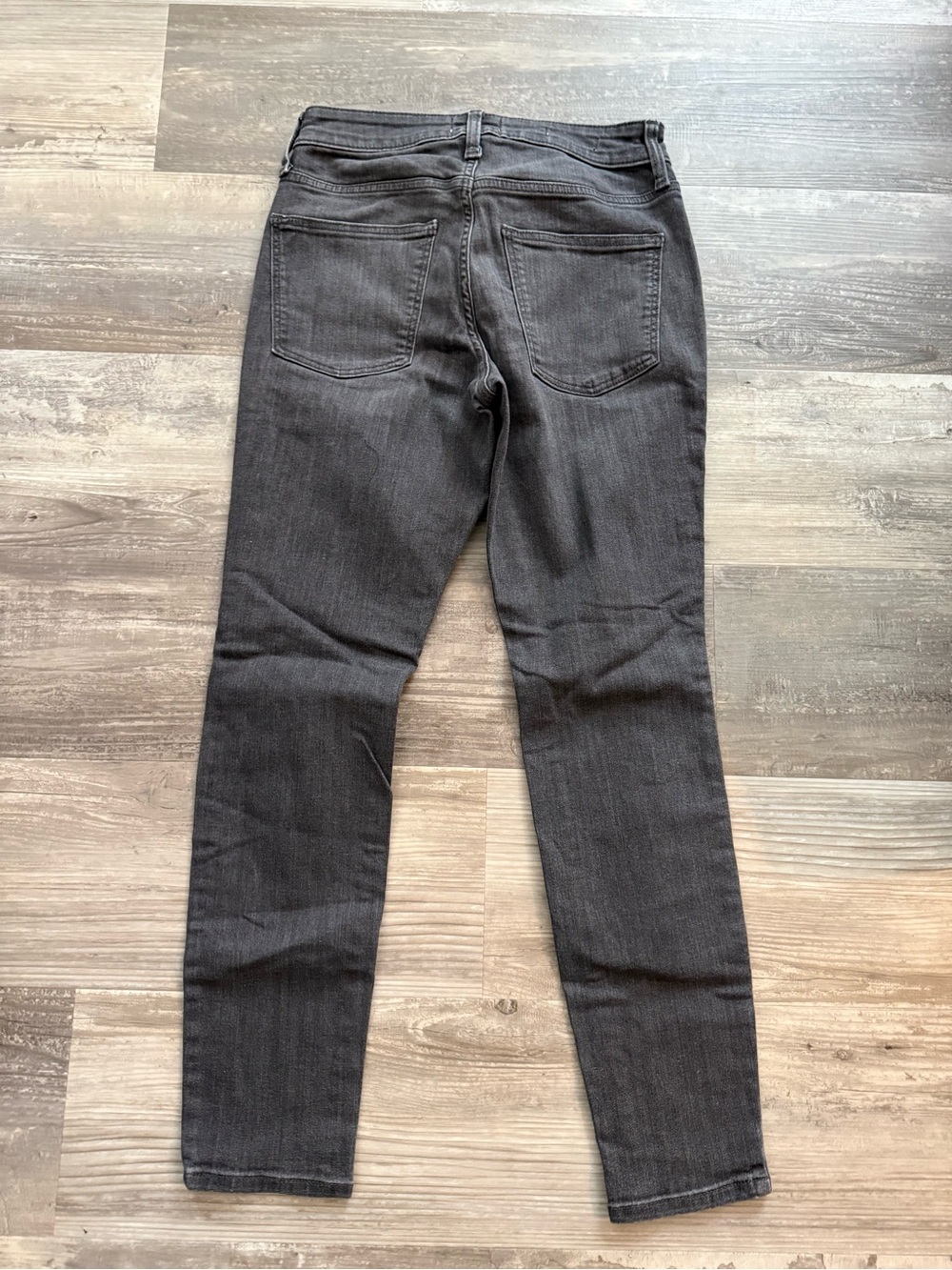 Universal thread dark gray high rise skinny jeans. 4/27 - Picture 2 of 4